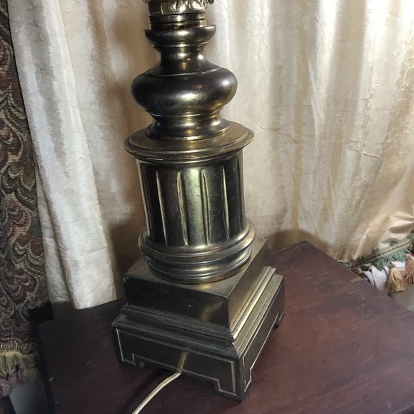 Vintage Federal Style Brass Eagle Lamp - Picture 4 of 6